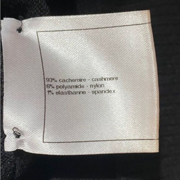 CHANEL Short Sleeve Cashmere Sweater Slip on Dress with Stitching detail at Neck - Picture 11 of 11